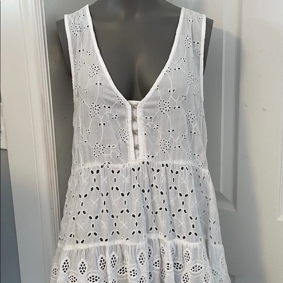 NWOT AMERICAN EAGLE EYELET BLOUSE Sz M - Picture 2 of 7
